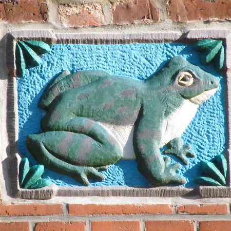 Apartments Im Froschhaus Mit Fruehstueckskuechen Friedrichstadt Chambre photo