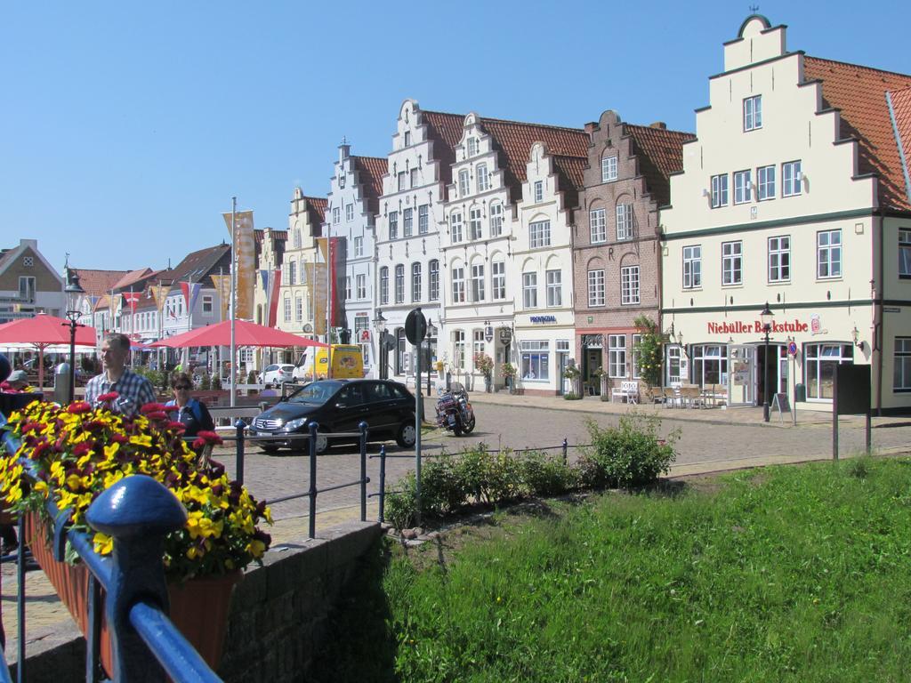 Apartments Im Froschhaus Mit Fruehstueckskuechen Friedrichstadt Extérieur photo