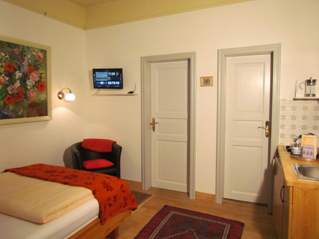 Apartments Im Froschhaus Mit Fruehstueckskuechen Friedrichstadt Chambre photo