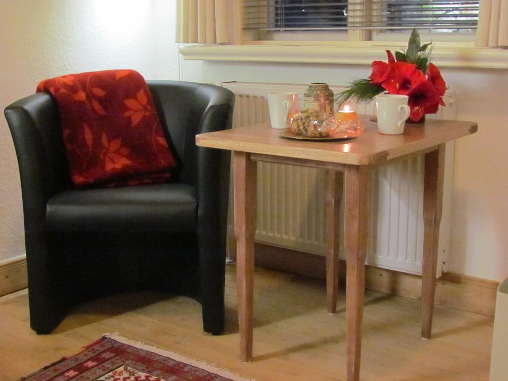 Apartments Im Froschhaus Mit Fruehstueckskuechen Friedrichstadt Chambre photo
