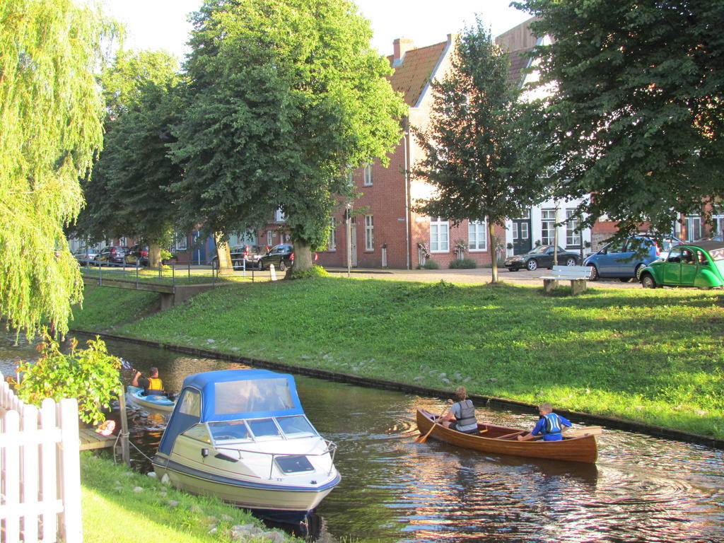 Apartments Im Froschhaus Mit Fruehstueckskuechen Friedrichstadt Extérieur photo